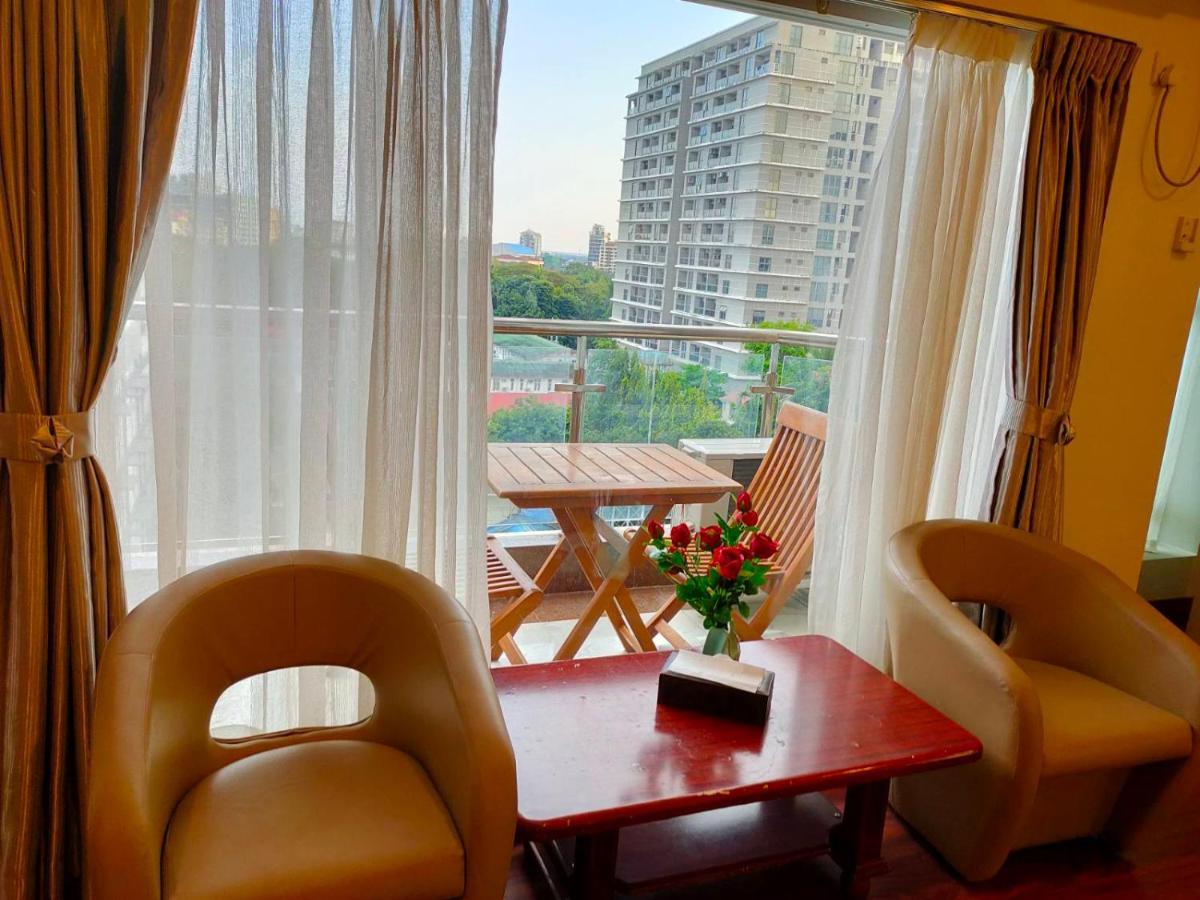 Hotel Grand United - Ahlone Branch Янгон Экстерьер фото