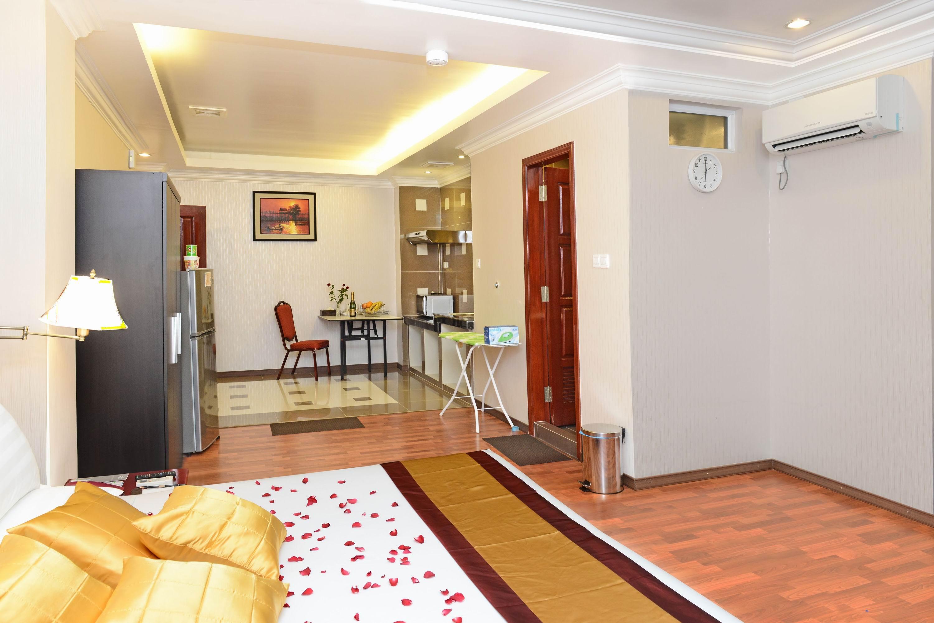 Hotel Grand United - Ahlone Branch Янгон Экстерьер фото