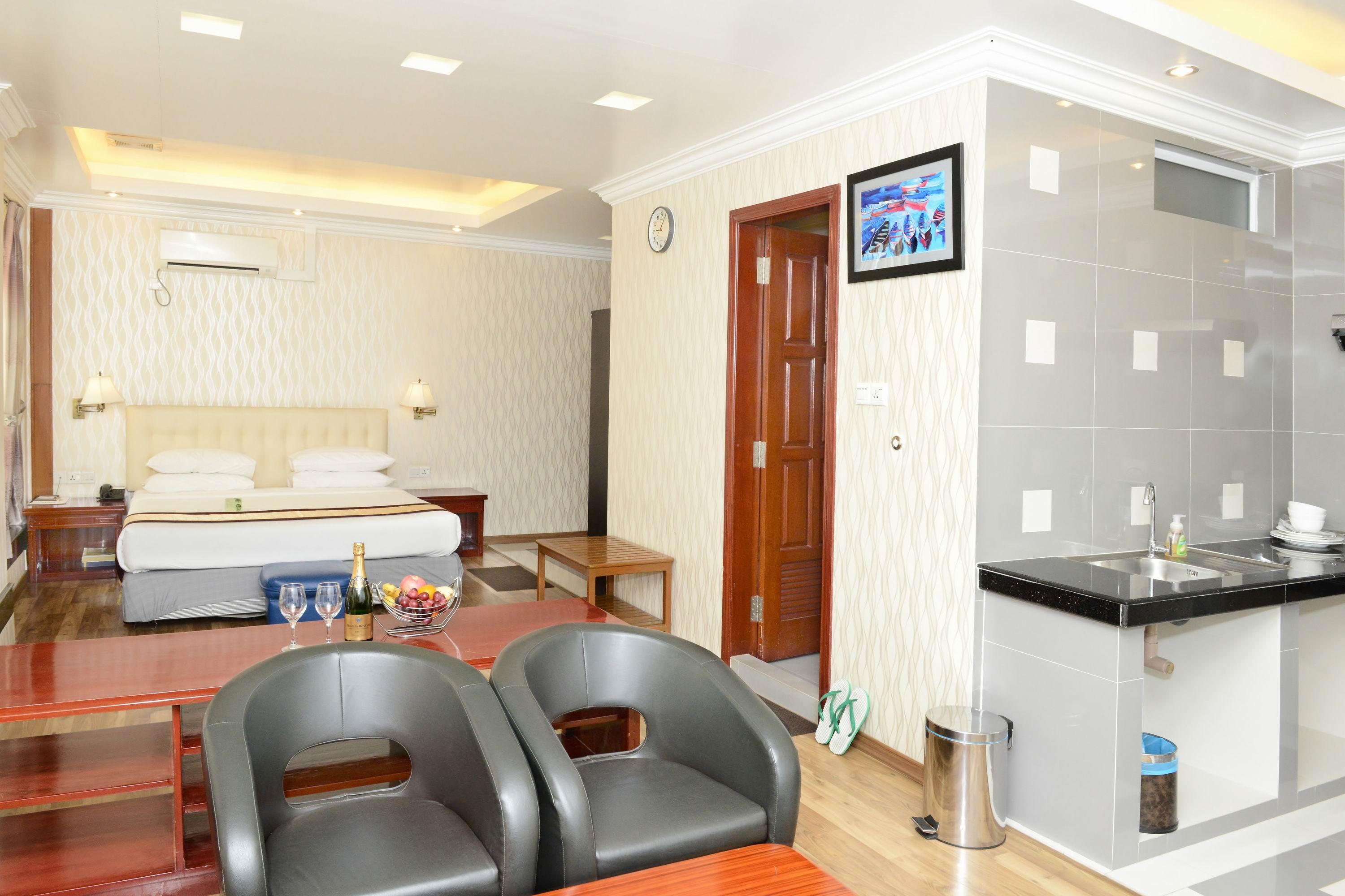 Hotel Grand United - Ahlone Branch Янгон Экстерьер фото