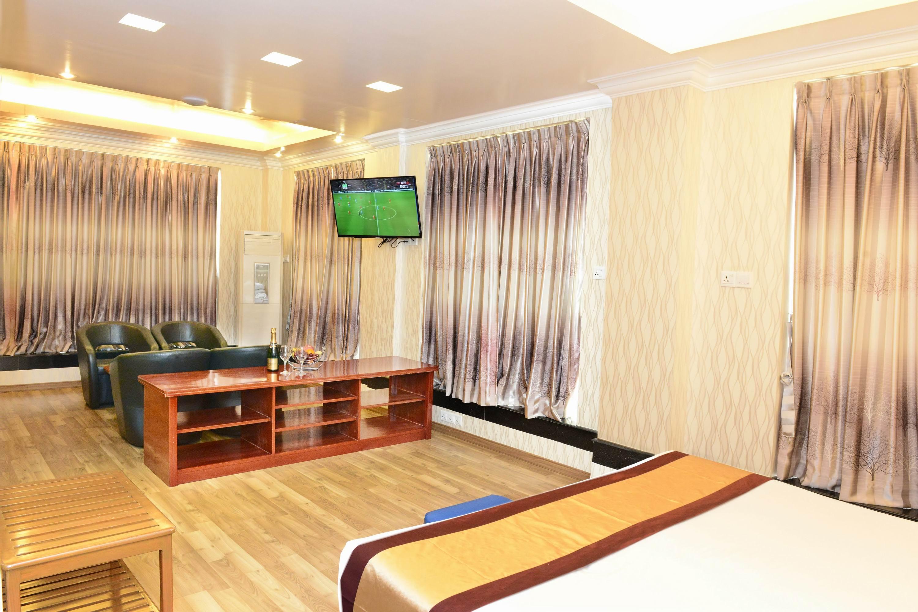 Hotel Grand United - Ahlone Branch Янгон Экстерьер фото