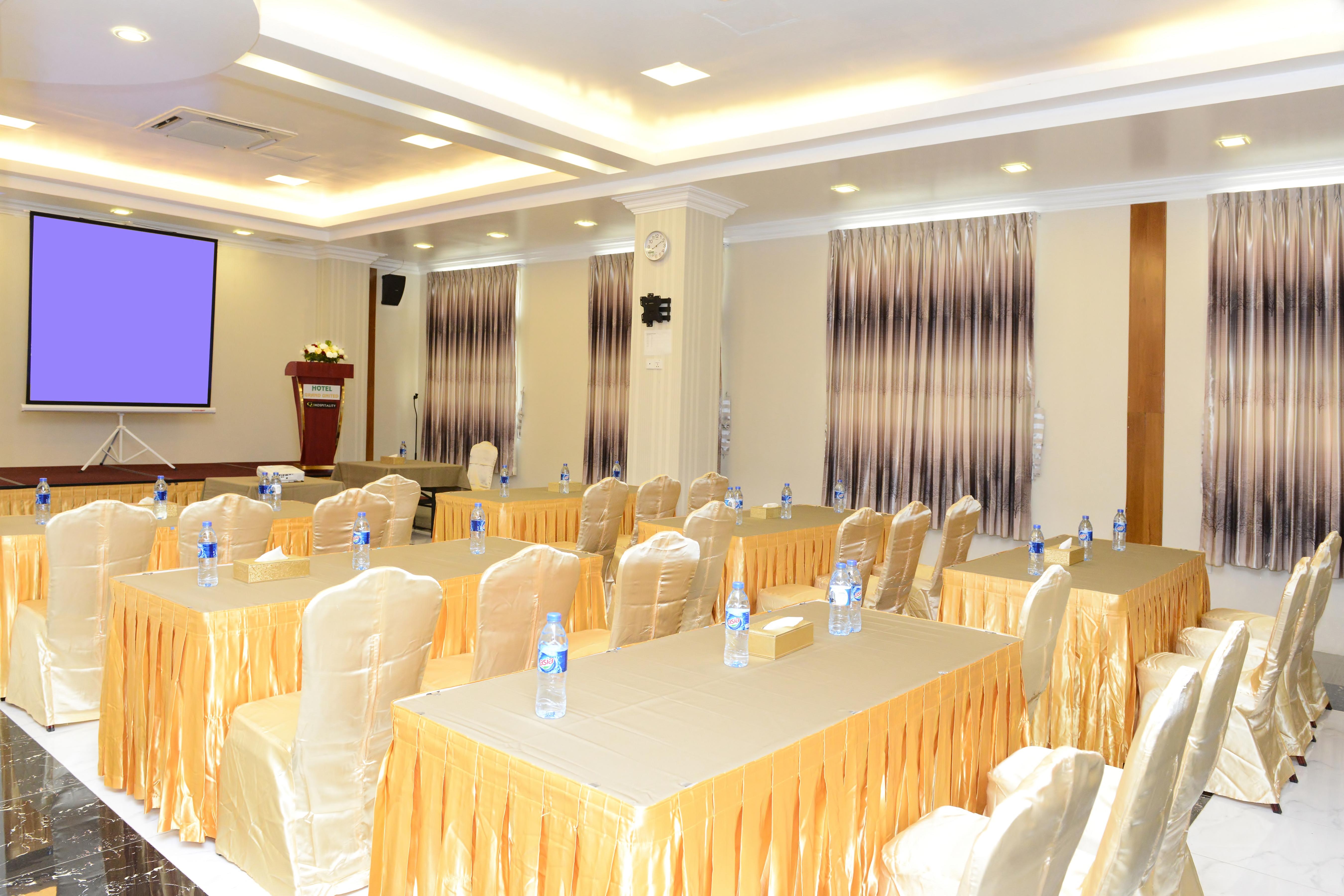 Hotel Grand United - Ahlone Branch Янгон Экстерьер фото