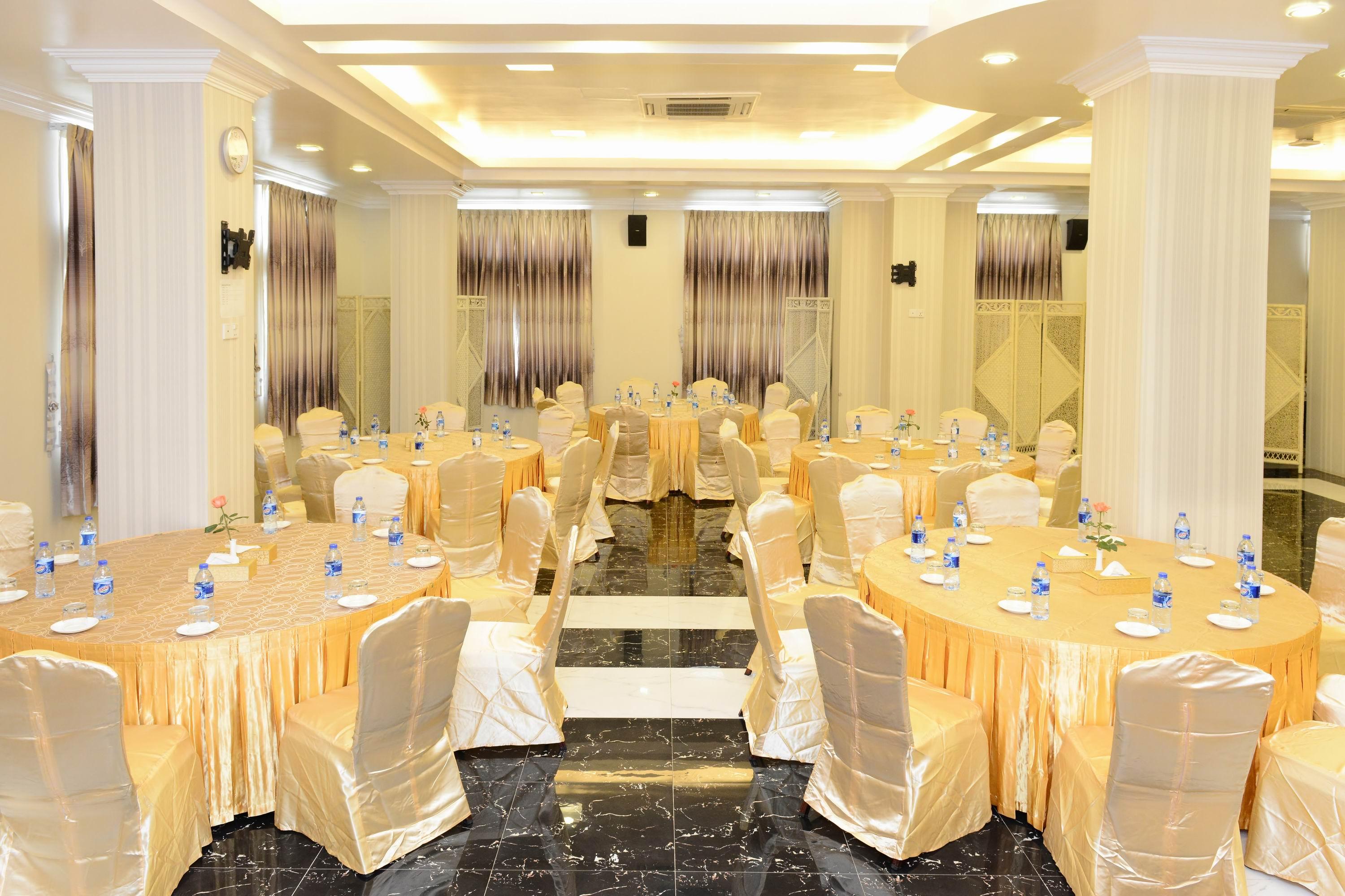 Hotel Grand United - Ahlone Branch Янгон Экстерьер фото