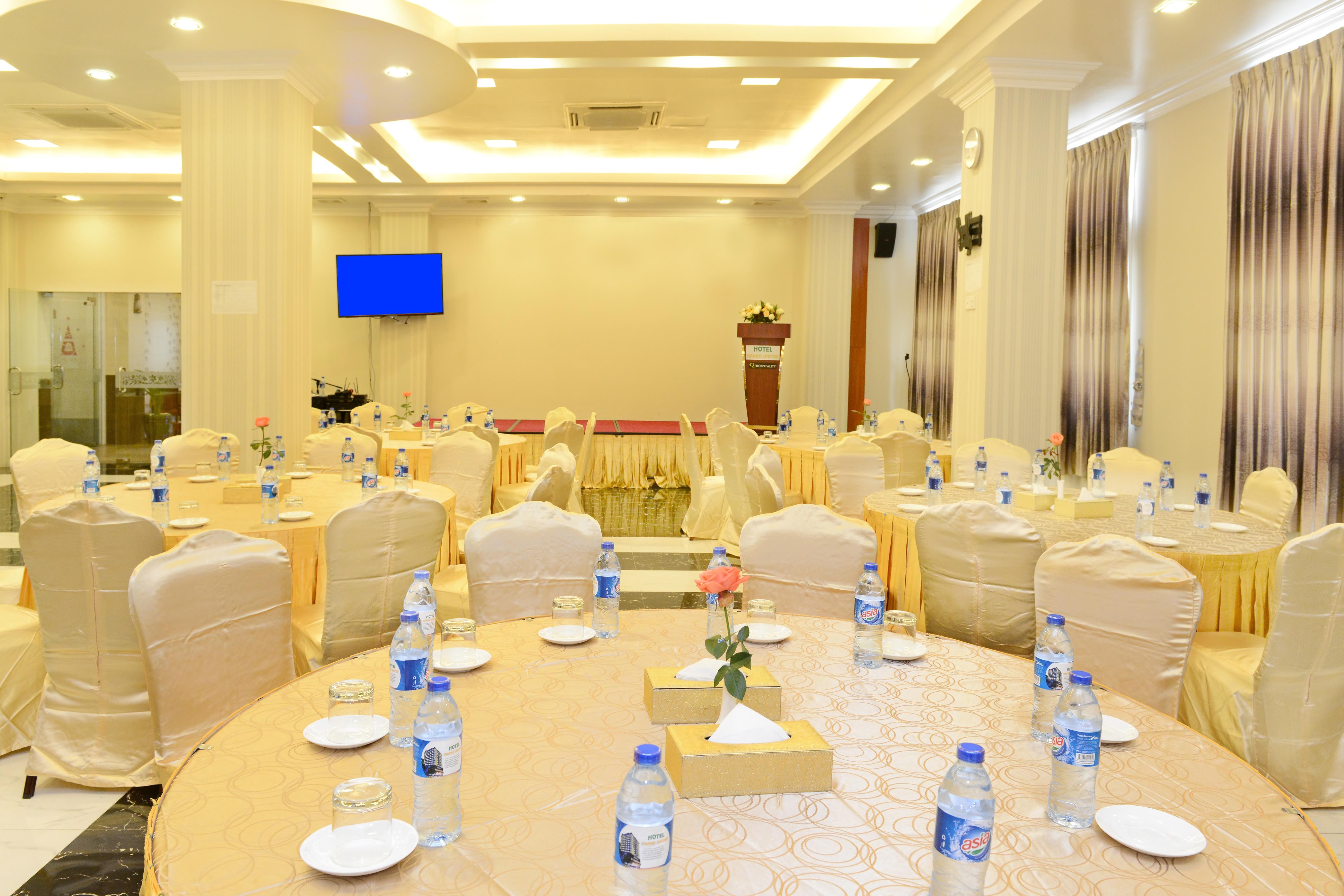 Hotel Grand United - Ahlone Branch Янгон Экстерьер фото