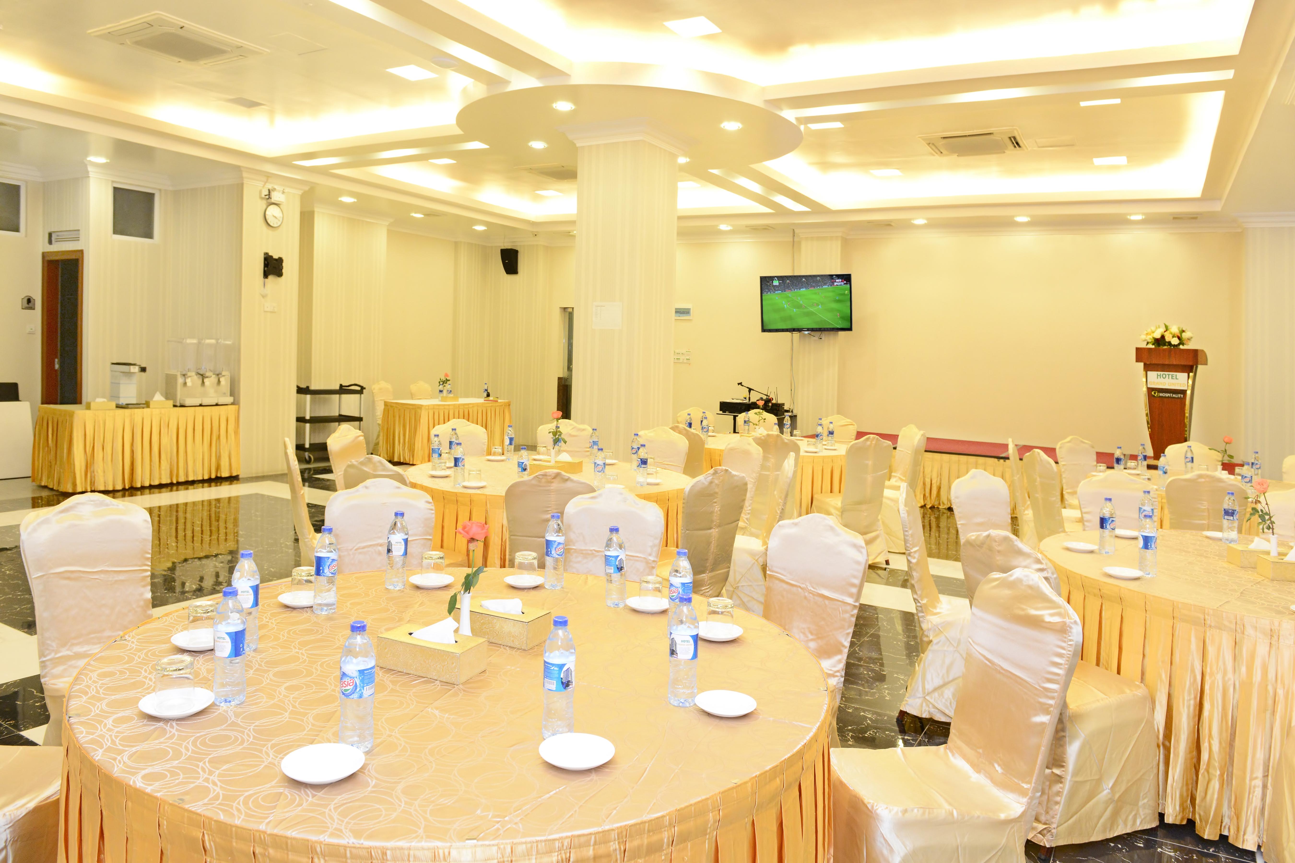 Hotel Grand United - Ahlone Branch Янгон Экстерьер фото